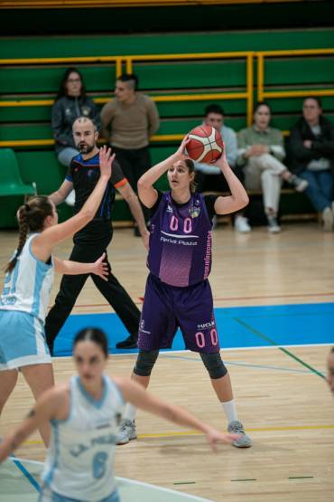 La jugadora de Ferial Plaza Andrea Santos tuvo el balón de la victoria pero no pudo ser 1