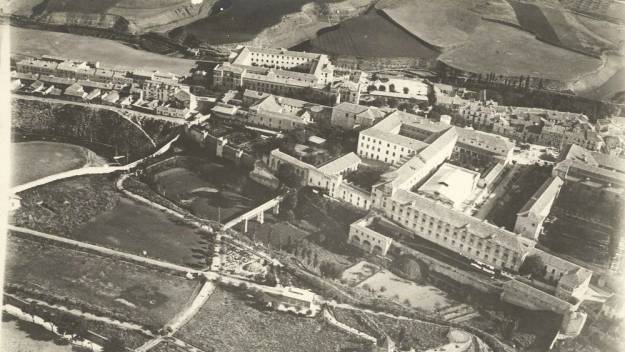 Incendio Academia Ingenieros 3 OK - Vista aérea3 - Biblioteca Virtual de Defensa