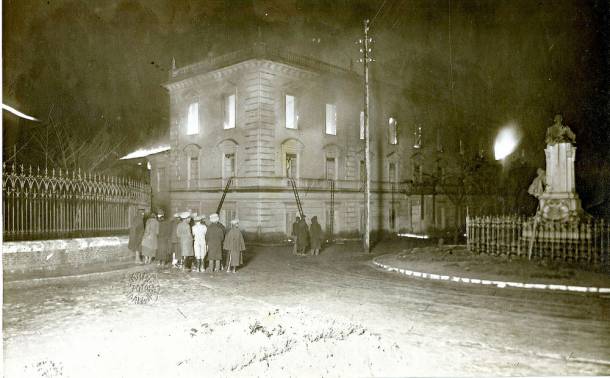 Incendio Academia Ingenieros 8 - Bomberos2