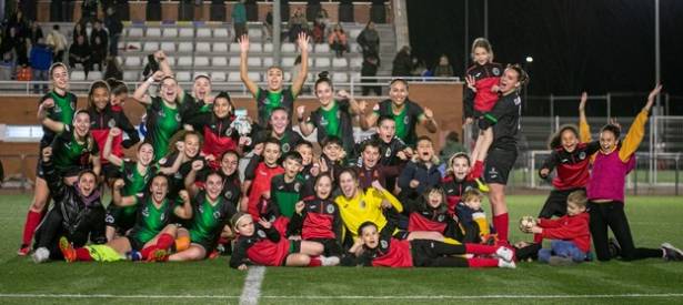 Las dinamistas celebran la victoria ante Villaviciosa de Odón 1 1