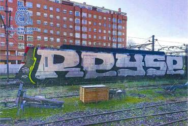 Tren Renfe grafiti