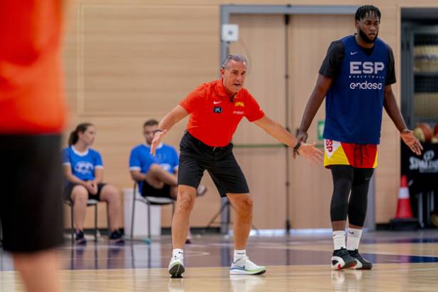Usmán Garuba y Sergio Scariolo Foto Federación Española de Baloncesto 3 1