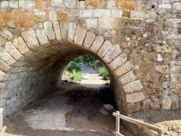 Humedades en el puente  Foto Luis Barra