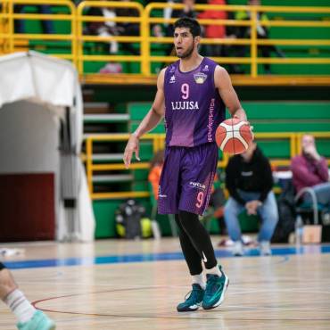 Luis Valera jugador franquicia de Lujisa Basket renueva una temporada más con el equipo morado Foto Lujisa Basket