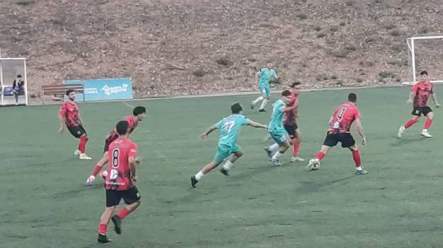 El Alovera en un buen partido dominó y ganó 1-0 al Fuensalida Foto Luis Blasco