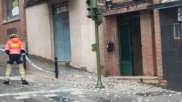 Desprendimiento calle Pedro Pascual Bomberos Foto Luis Blasco