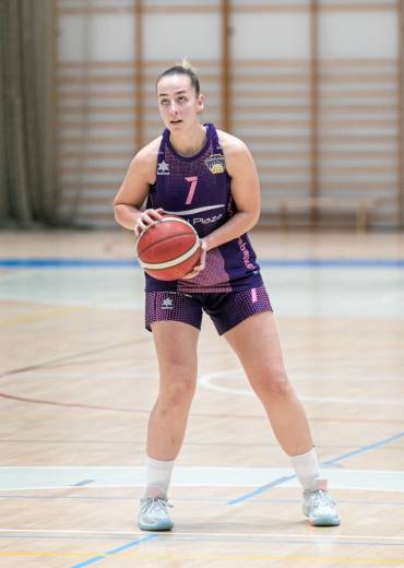 Lucía Rodríguez  jugadora de Ferial Plaza que empieza la competición oficial el próximo sábado 1