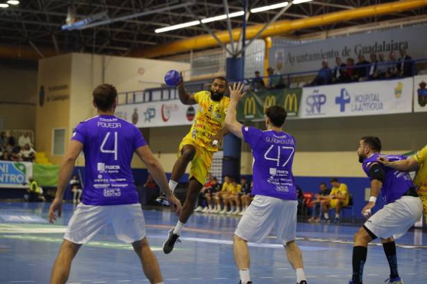 BM Guadalajara - Aranda Foto Santi Molina 5