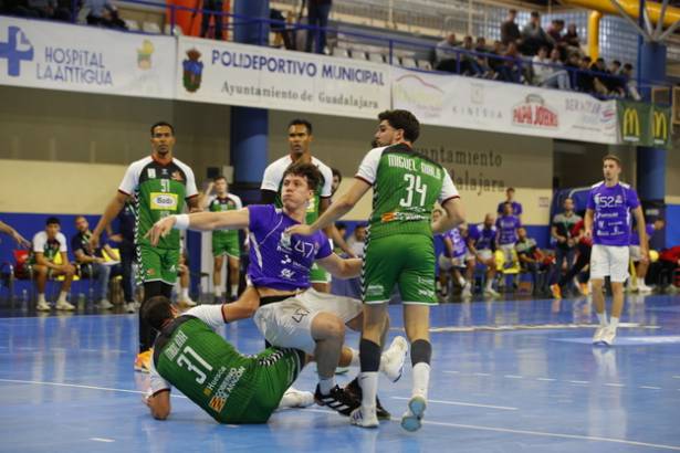 BM Guadalajara - Huesca Foto Santi Molina