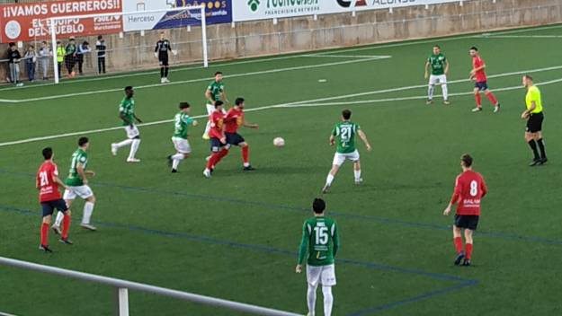 El Marchamalo vuelve a la senda de las derrotas 1-2 ante el Huracán. Foto JCB