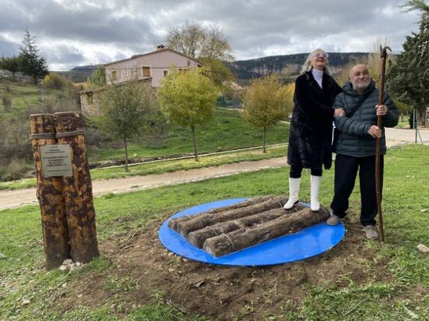 Peralejos - Gancheros - Springsteeen Burbutrices - Laura Domínguez estatua 11