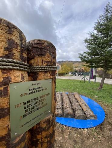 Peralejos - Gancheros - Springsteeen Burbutrices - Laura Domínguez estatua 3