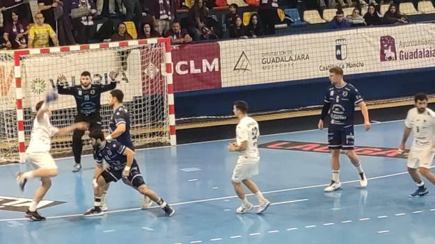 BM. Impulse Guadalajara cayó 31-37 ante Frigoríficos del Morrazo Foto Luis Blasco