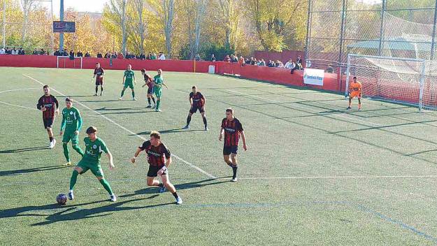 El Azuqueca ganó el derbi de necesitados en Tercera RFEF 1