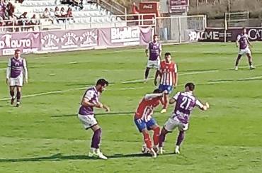 El Deportivo Guadalajara venció 2-0 al Navalcarnero y sigue líder. Foto Ismael Andrés 1