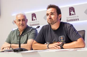 El oficial jefe del Servicio de Prevención Extinción de Incendios y Salvamento Ignacio Jimeno junto al concejal de Seguridad Chema Antón