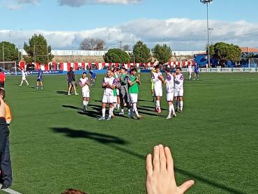 Los jugadores del Deportivo Guadalajara agradecen los ánimos de los aficionados locales desplazados a Getafe Foto Ismael Andrés