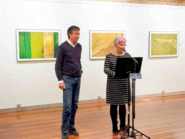 Nacho Abascal fotógrafo Momento de la inauguración de la exposición fotográfica La Piel de la Alcarria de Nacho Abascal