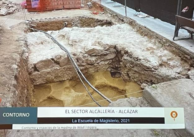 Restos de la puerta de la Alcalleria encontrados en Magisterio