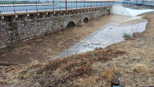 Ojos del puente totalmente anegados Foto Luis Barra