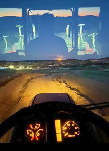 Luna al atardecer desde el tractor de Alberto Sánchez Burgos enviado a Gudiarioes