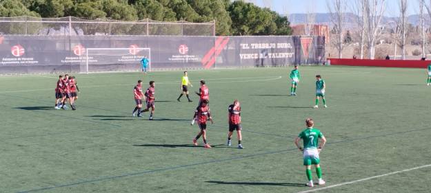 El Azuqueca celebrando uno de sus goles Foto Javier Escamilla