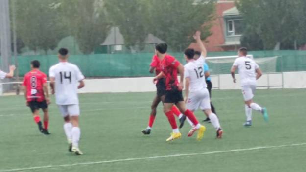 Alovera y Cabanillas juegan un derbi emocionante en la tarde del domingo Foto Luis Blasco