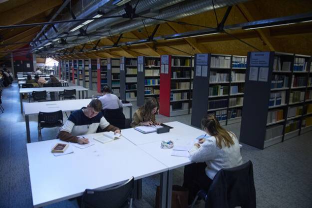 Universidad de Alcalá biblioteca Cisneros 2