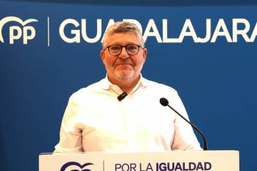 FOTO PP. Nacho Redondo en la rueda de prensa de esta manana.060625
