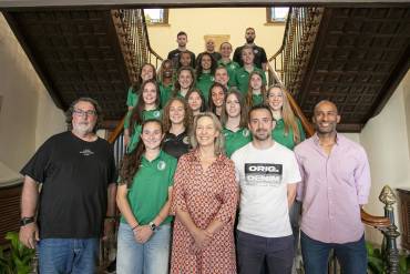 Recepción en el ayuntamiento con la alcaldesa Ana Guarinos acompañada de jugadoras cuerpo técnico y algunas jugadoras dinamistas