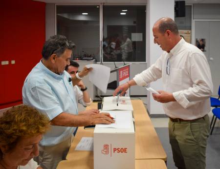 rojo votando ejecutiva