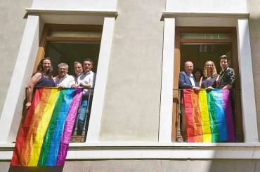 20250627 bandera arcoíris psoe municipal balcón 1