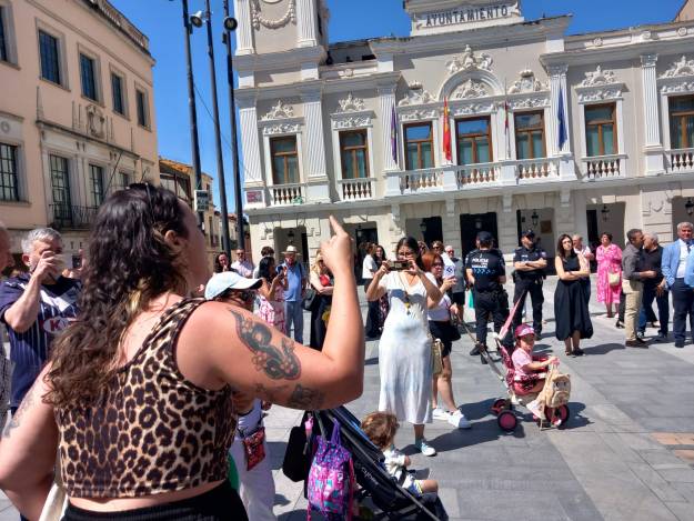 Minuto de Silencio Ramy vecina increpa  2025-06-27 at 12.23.53