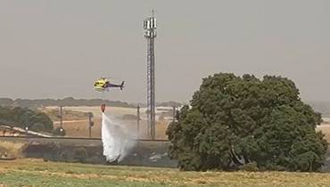Incendio junto via de AVE en Valdeluz Álvaro Nuño