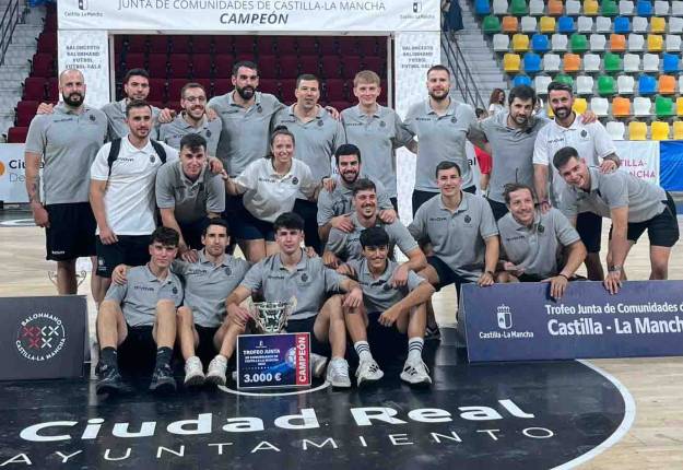 Sanicentro BM. Guadalajara justo vencedor del Trofeo de la JCCM. Foto BM Caserío Ciudad Real - copia