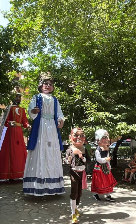 gigantes y cabezudos brihuega