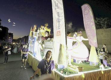 Ferias 2025 cabalgata 2025 SALESIANOS Bella y la BestiaFoto Eduardo Bonilla 26