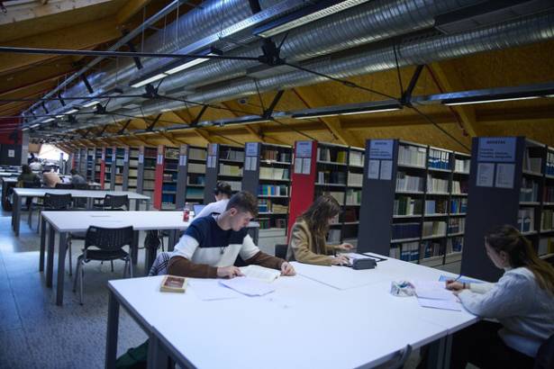 Universidad de Alcalá Estudiantes biblioteca