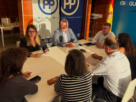 FOTO PP. Un momento de la reunión mantenida con los profesionales de la ULE