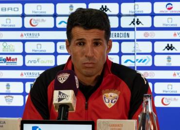 Pere Martí que supo frenar con su planteamiento las acometidas locales fue expulsado en las postrimerías del encuentro 1