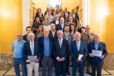 Foto familia acto institucional Día de la Provincia 2025