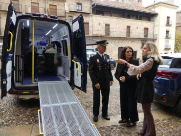 Policía Nacional vehículo DNI - Pasaporte