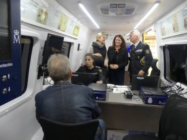 Policía Nacional vehículo DNI - Pasaporte 3