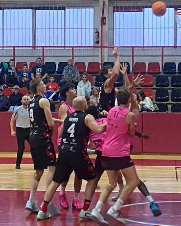 RECUCYM BAZU pese a que hizo un buen final de partido no le valió para sumar su primera victoria