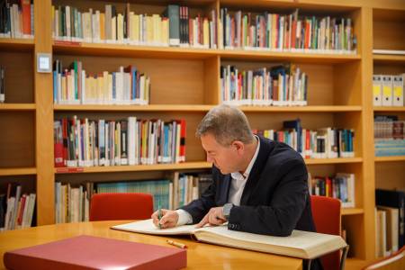 page bibblioteca firmando