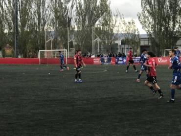 El Azuqueca que sufrió la expulsión de Marco Suarez cedió un empate ante el Puertollano