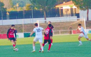 El derbi se lo llevó el Cabanillas 2-0 Foto Luis Blasco 1