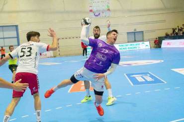 En la imagen Jodar autor de 6 goles lanzando al portal de BM.Nava Foto Dani Pérez