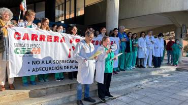 Concentración de médicos s las puertas del Hospital Universitario de Guadalajara. Foto: CESM. Huelga médicos Guadalajara DIC foto sindicato CSM 3