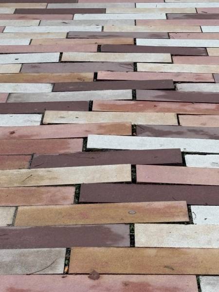 pavimento multicolor levantado 2